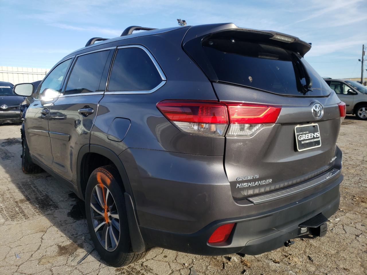 Photo 3 from auction – 2018 TOYOTA HIGHLANDER with VIN 5TDJZRFH0JS809962