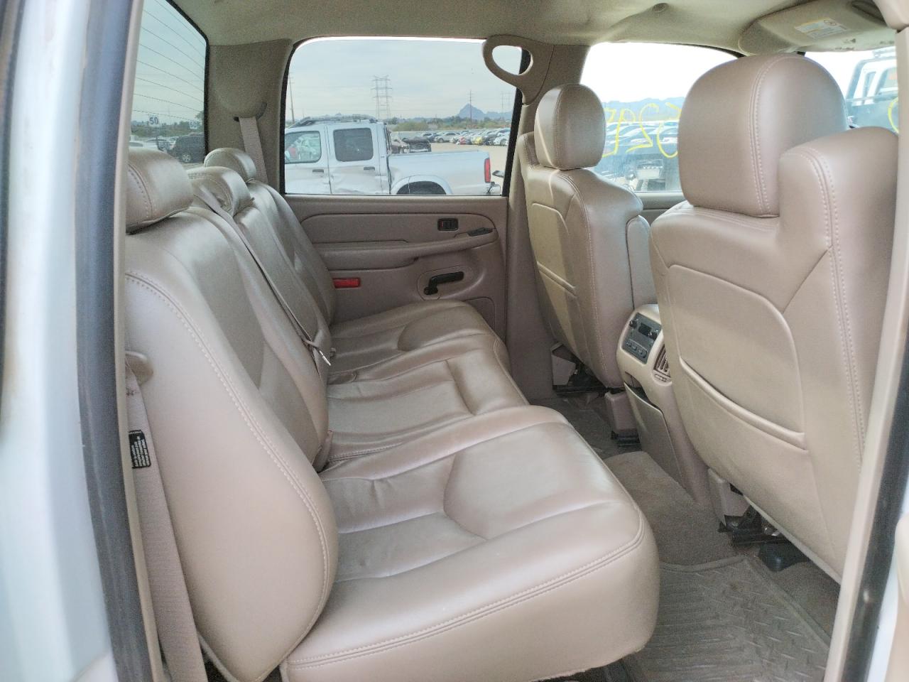 Photo 6 from auction – 2005 CHEVROLET SILVERADO with VIN 1GCHK23UX5F886193
