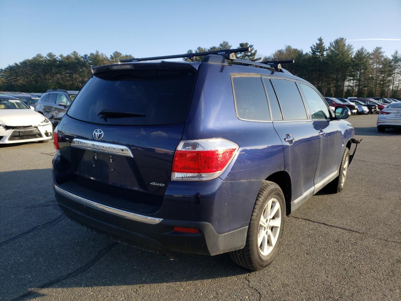 Photo 4 from auction – 2013 TOYOTA HIGHLANDER with VIN 5TDBK3EH9DS179290