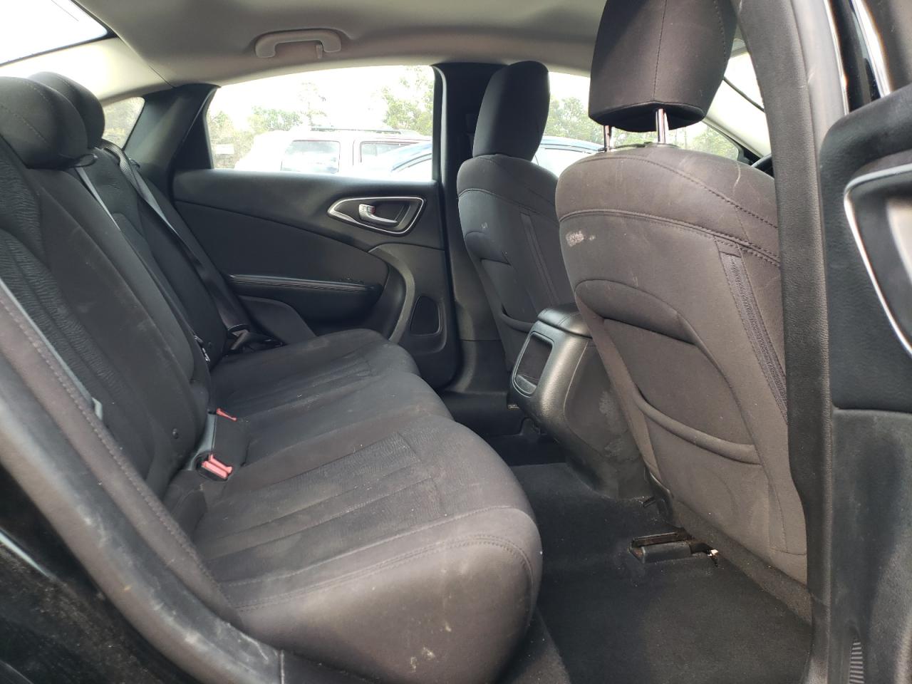 Photo 6 from auction – 2015 CHRYSLER 200 LIMITE with VIN 1C3CCCAB8FN685869
