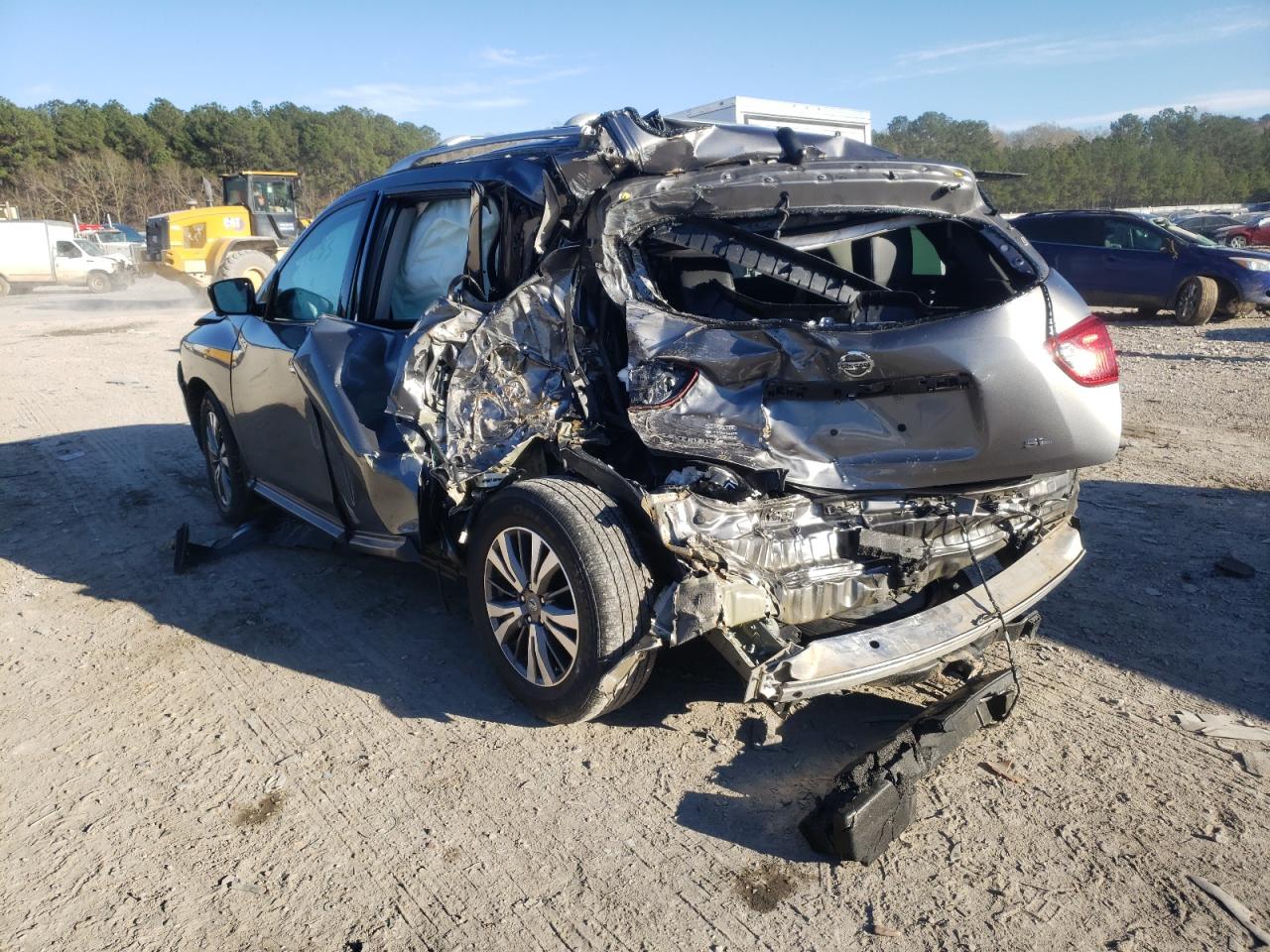 Photo 3 from auction – 2017 NISSAN PATHFINDER with VIN 5N1DR2MN4HC632241