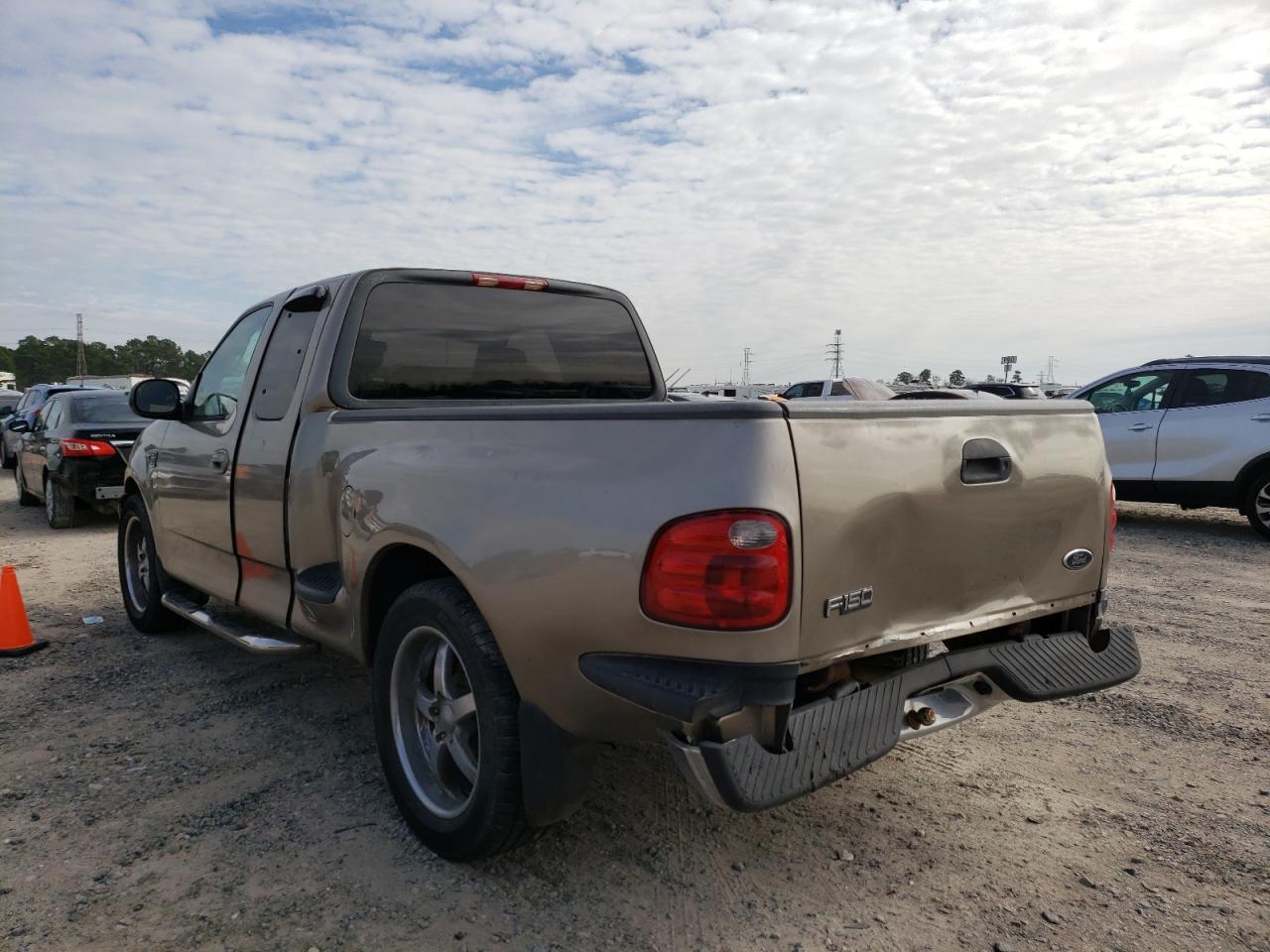 Photo 3 from auction – 2002 FORD F150 with VIN 1FTRX07W12KB81940
