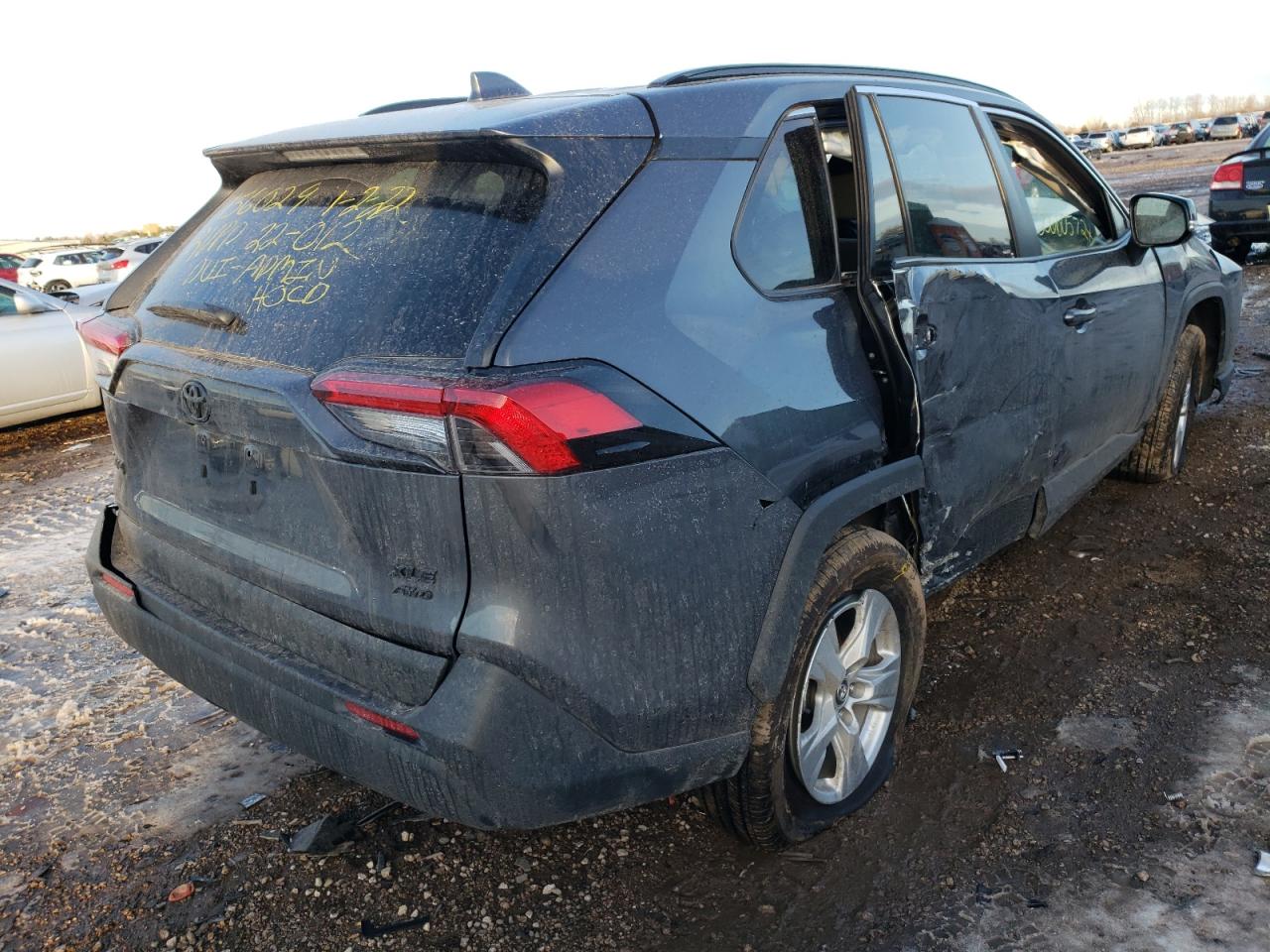 Photo 4 from auction – 2021 TOYOTA RAV4 XLE with VIN 2T3P1RFV6MW156029
