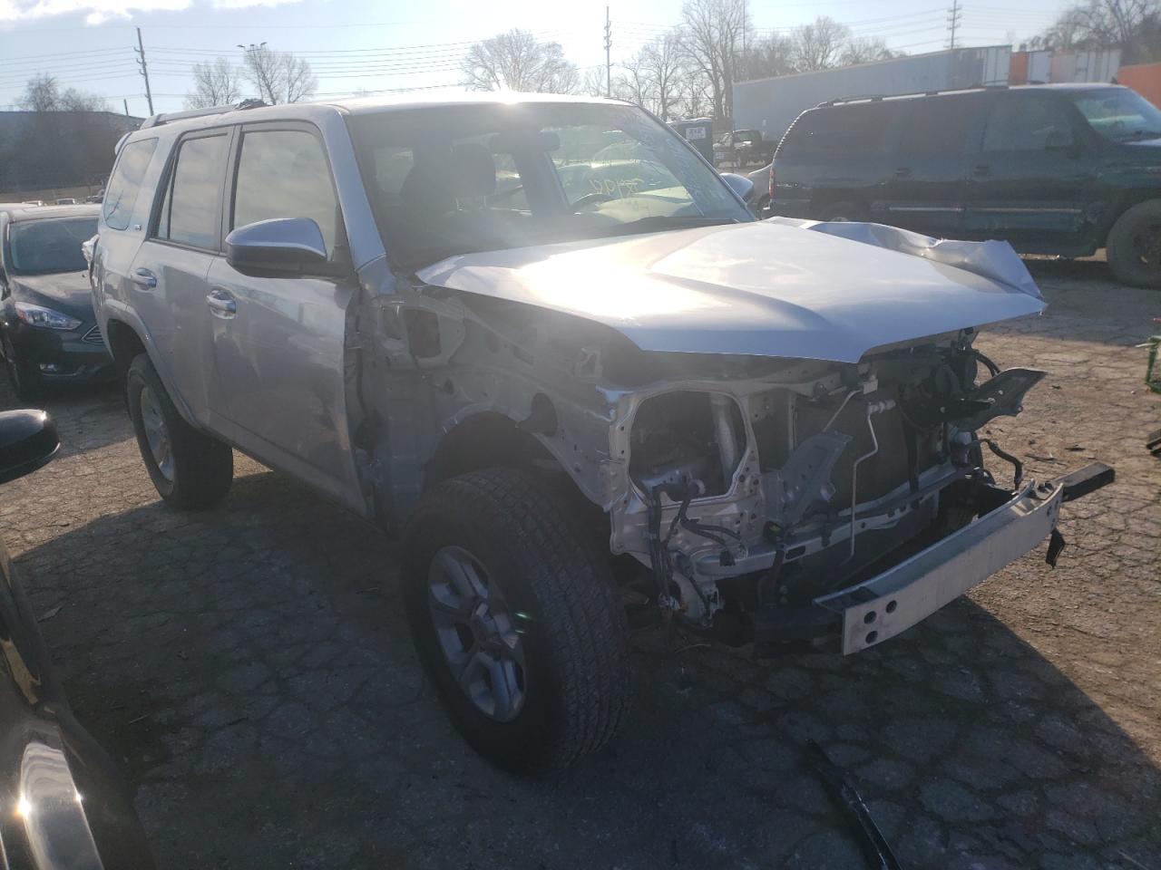 TOYOTA 4RUNNER SR 2018 with VIN JTEBU5JR9J5568903 - Photo from auction