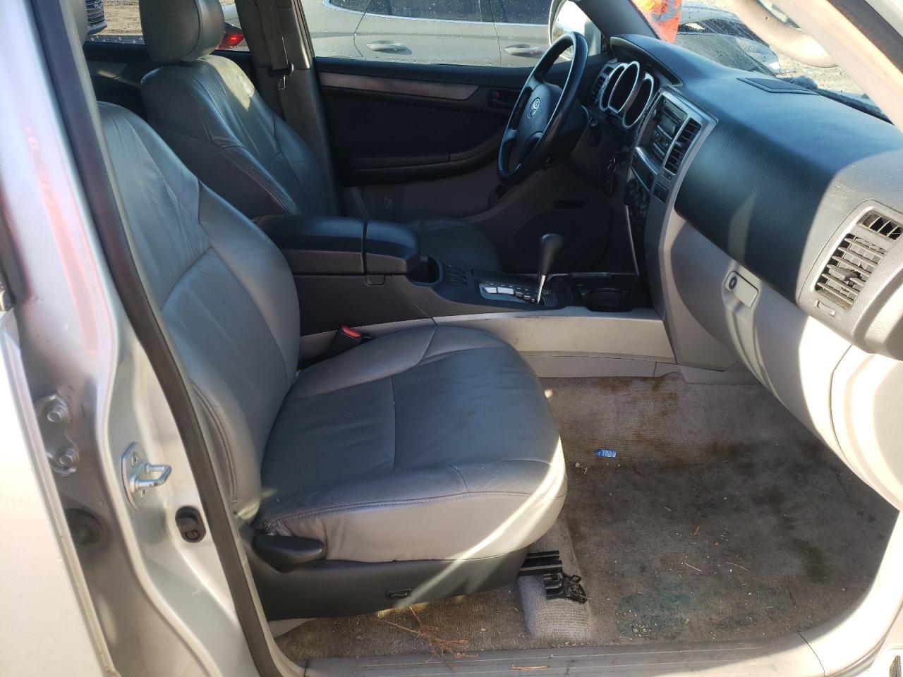 Photo 5 from auction – 2004 TOYOTA 4RUNNER SR with VIN JTEZU14R348011152