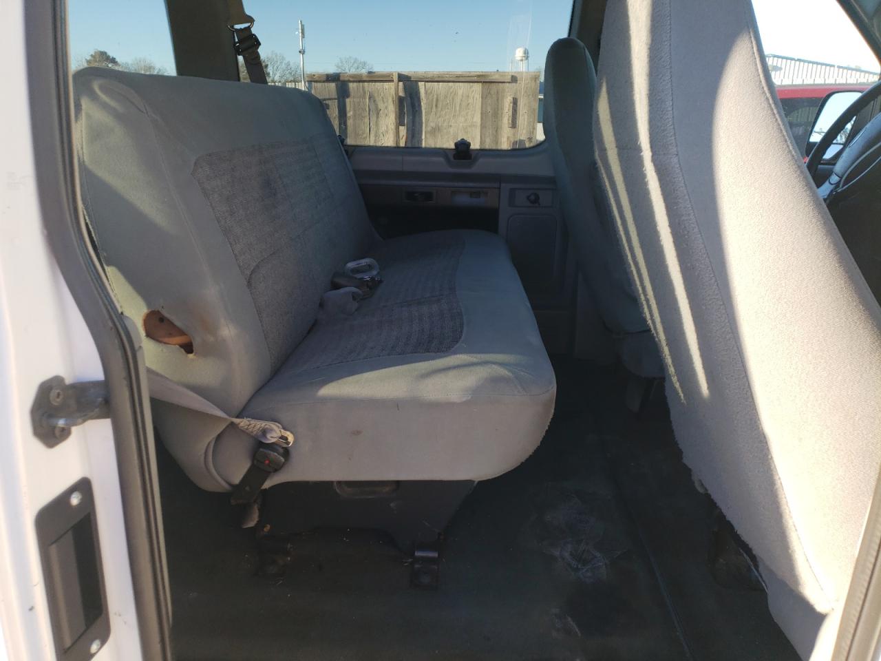 Photo 6 from auction – 2005 FORD ECONOLINE with VIN 1FBNE31L15HA98910