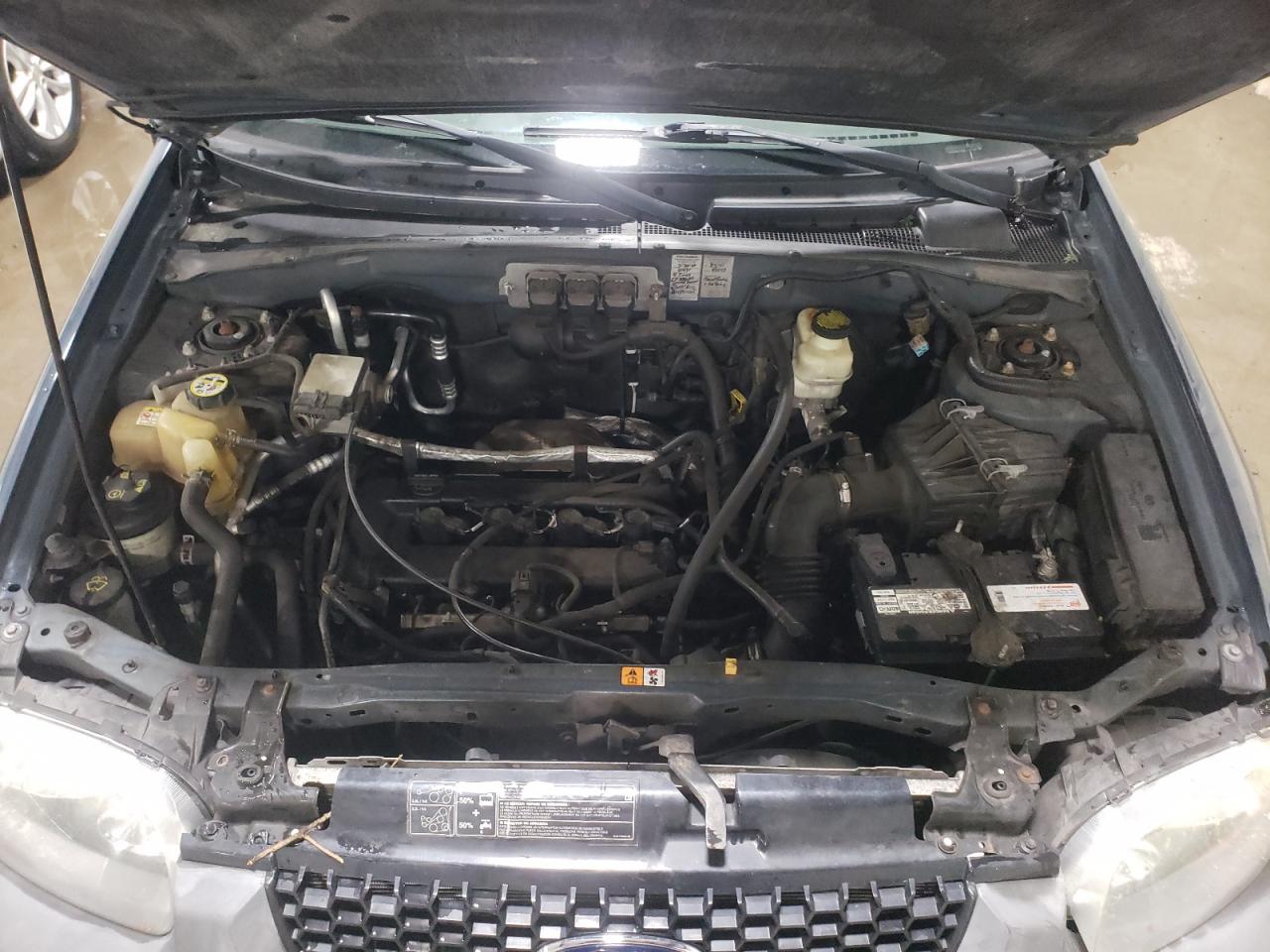 Photo 7 from auction – 2005 FORD ESCAPE XLS with VIN 1FMYU92Z65DA19378