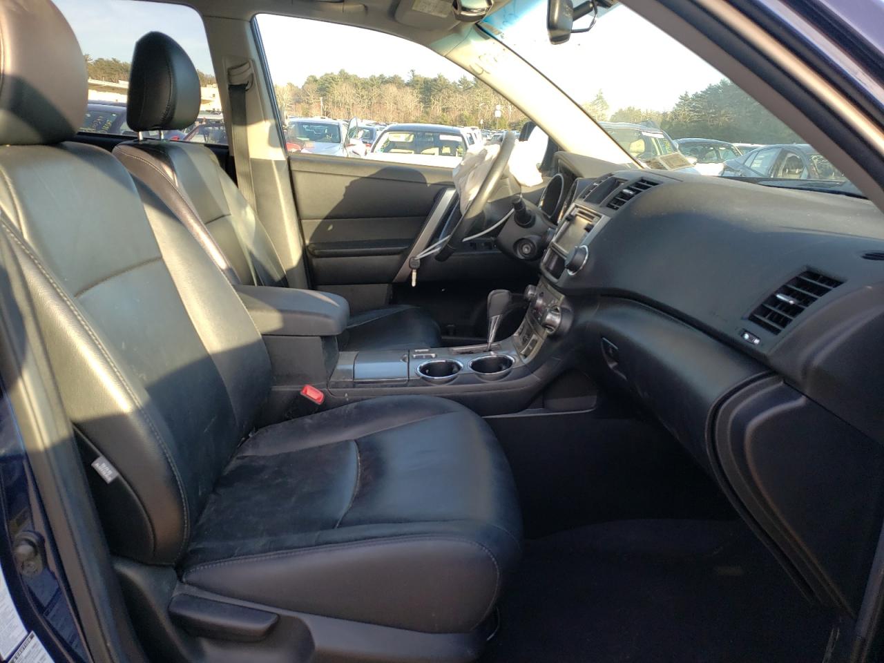 Photo 5 from auction – 2013 TOYOTA HIGHLANDER with VIN 5TDBK3EH9DS179290