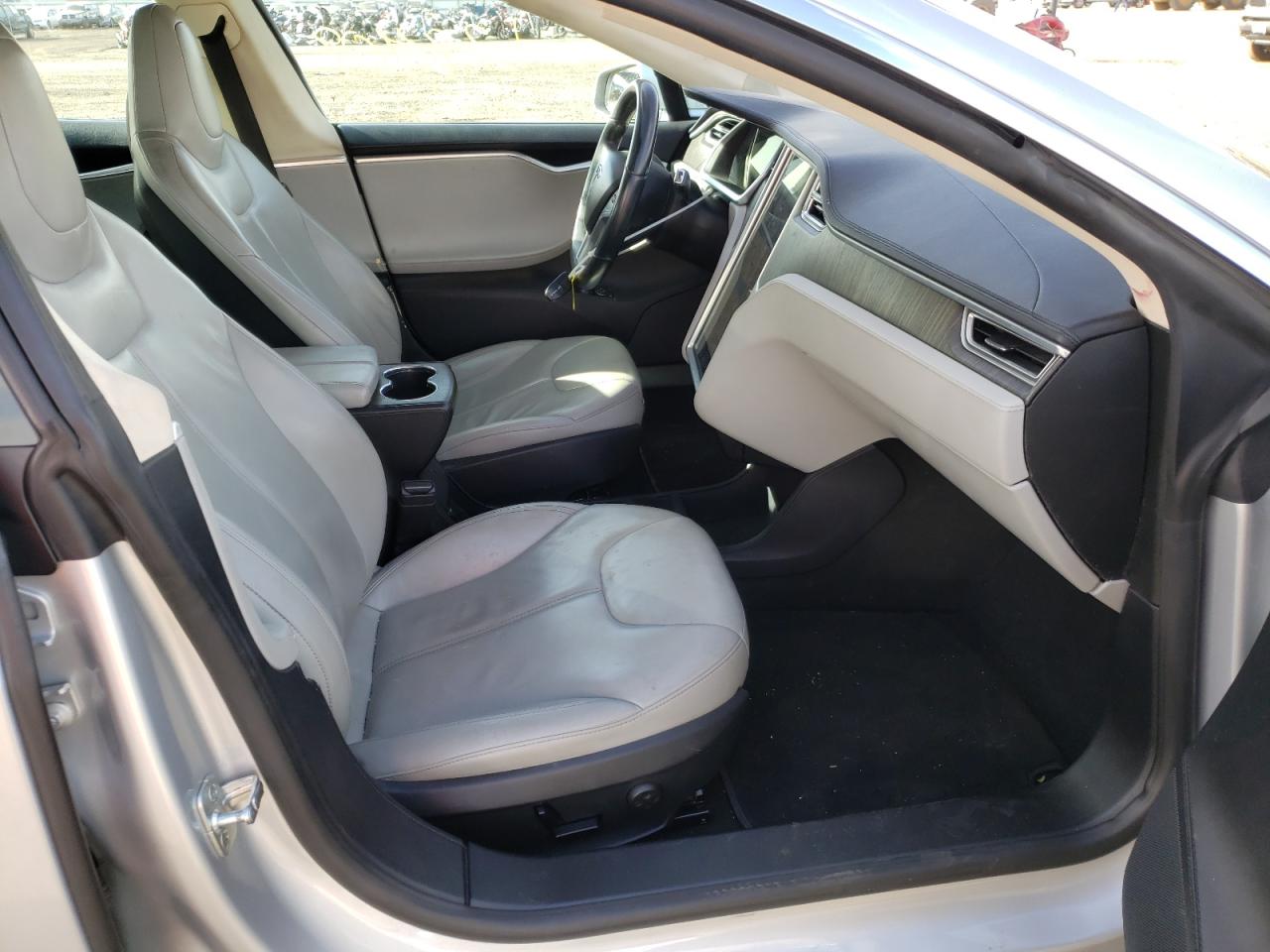 Photo 5 from auction – 2013 TESLA MODEL S with VIN 5YJSA1CN7DFP15528