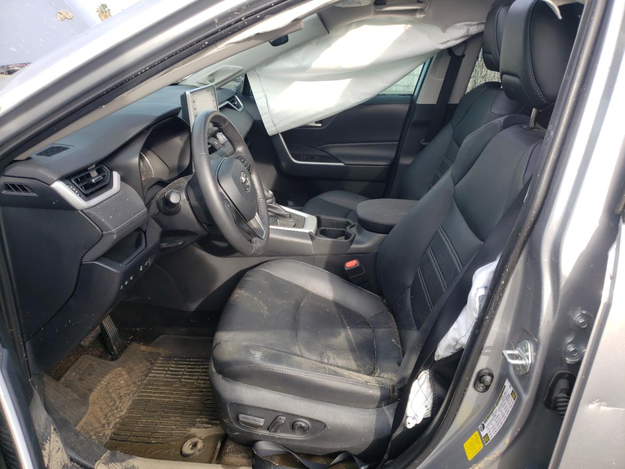 Photo 5 from auction – 2019 TOYOTA RAV4 XLE P with VIN 2T3C1RFV4KC028756