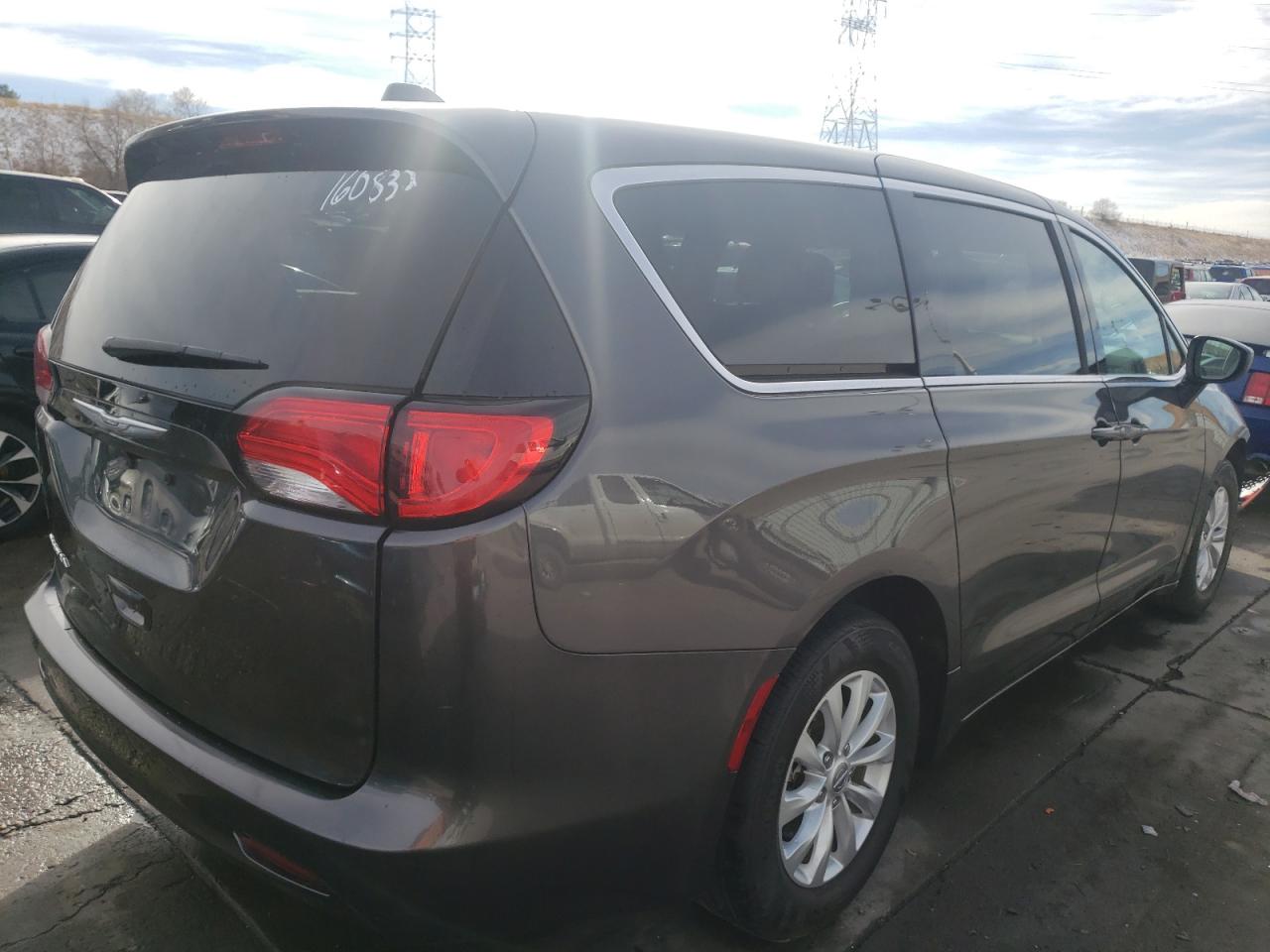 Photo 4 from auction – 2017 CHRYSLER PACIFICA T with VIN 2C4RC1DG2HR609247