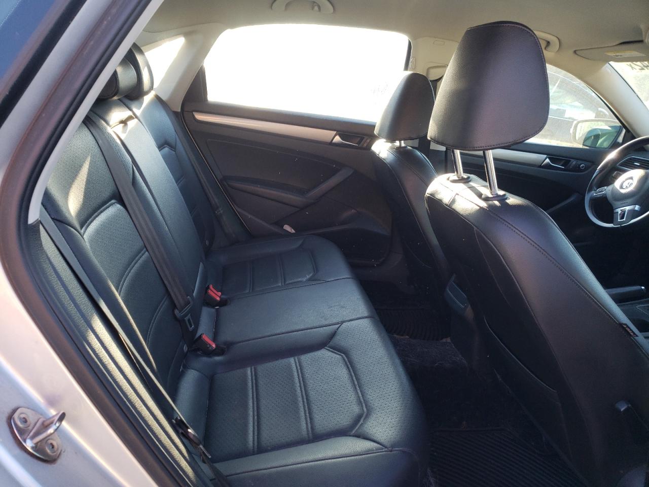 Photo 6 from auction – 2015 VOLKSWAGEN PASSAT S with VIN 1VWAT7A39FC014948
