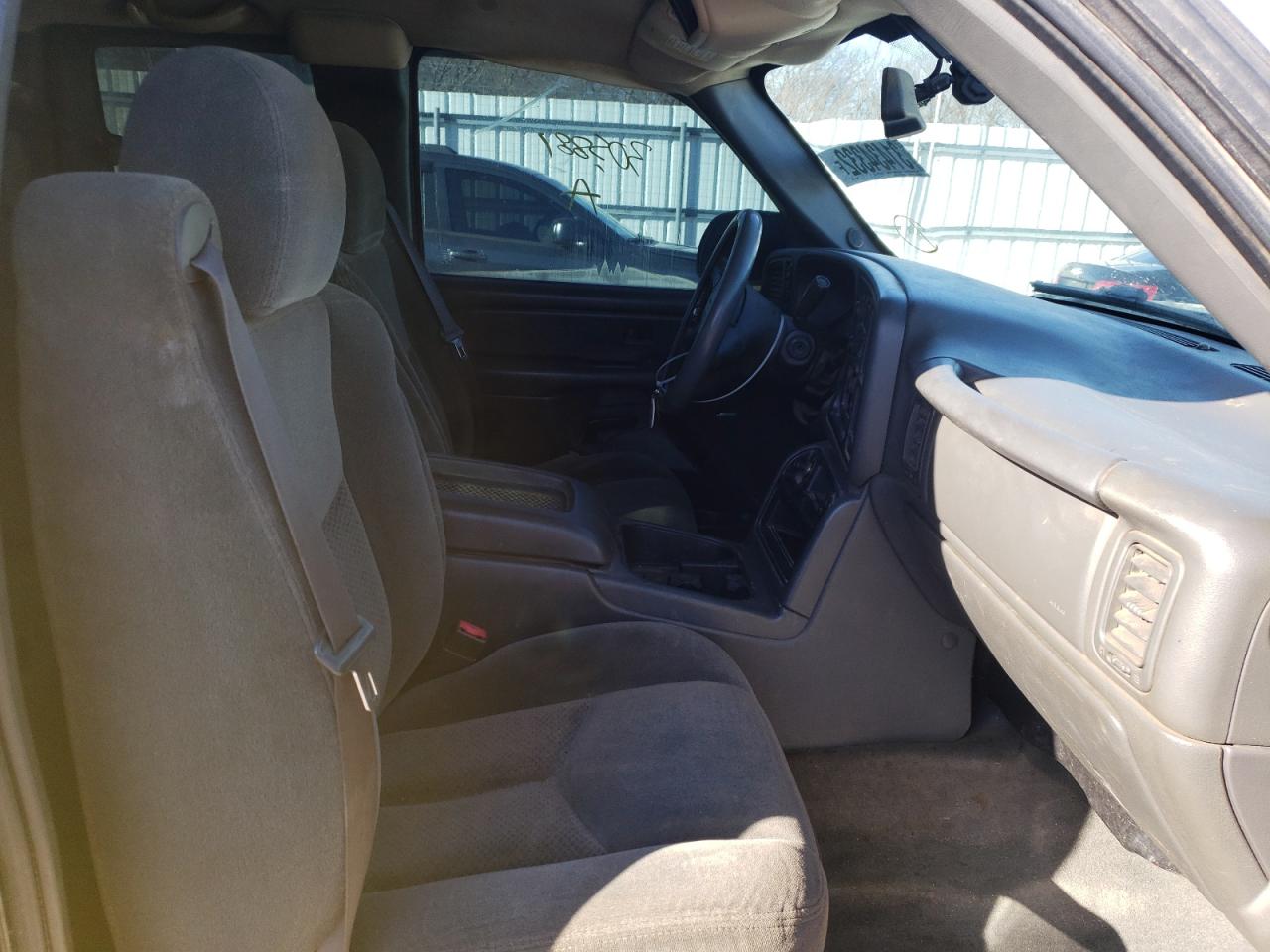 Photo 5 from auction – 2004 CHEVROLET SILVERADO with VIN 2GCEK19T741274213