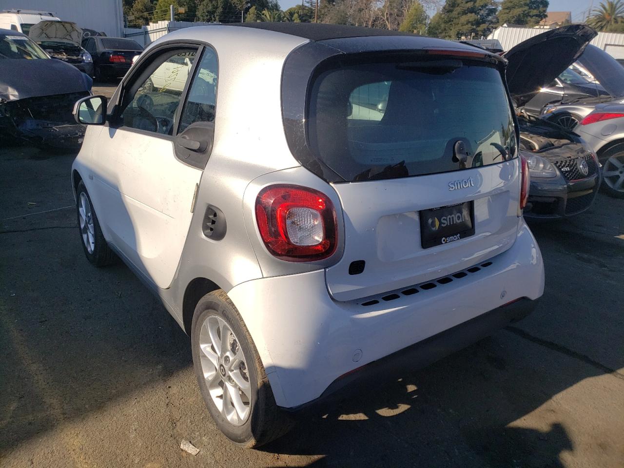 Photo 3 from auction – 2018 SMART FORTWO with VIN WMEFJ9BA3JK284166