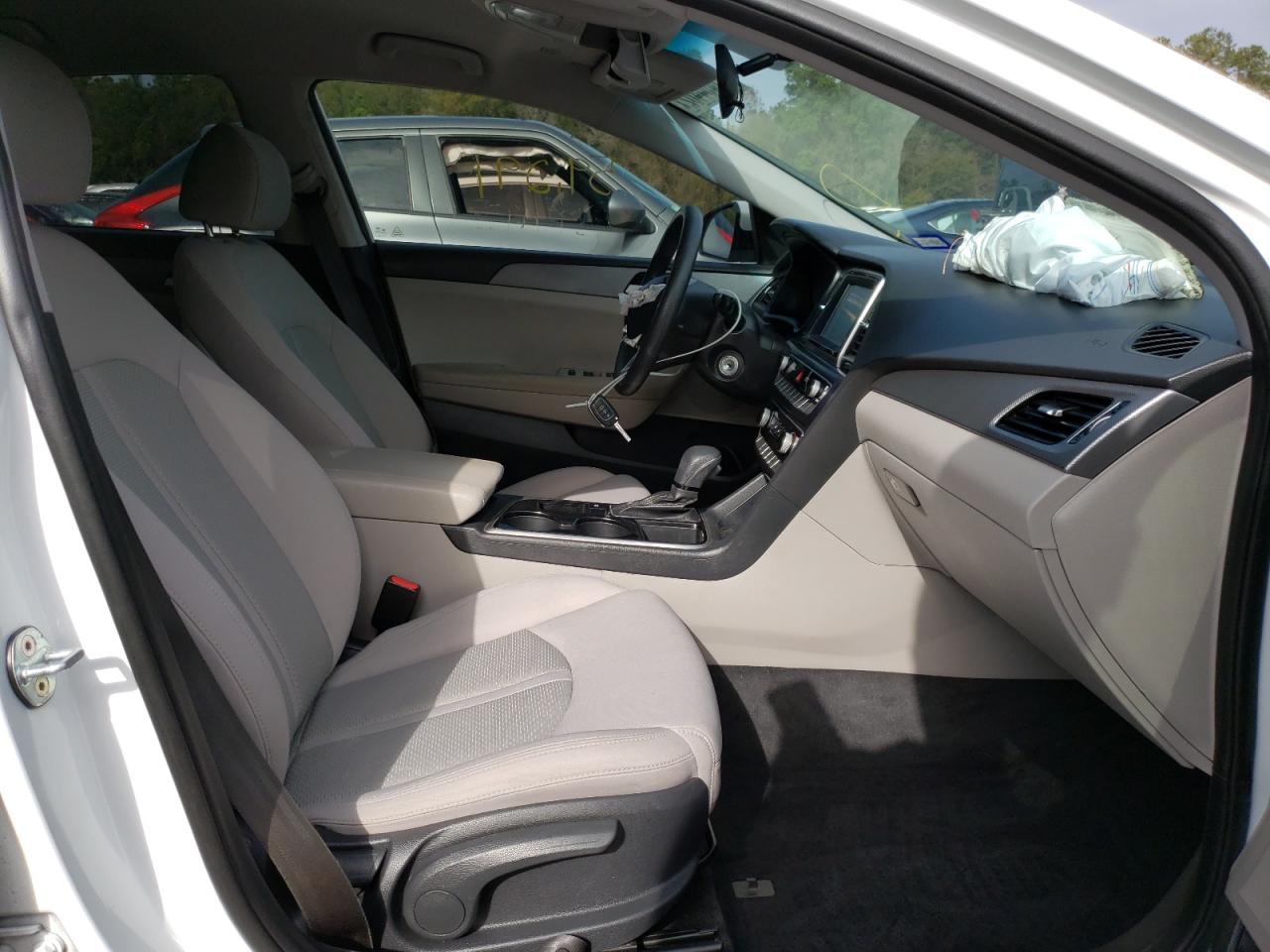 Photo 5 from auction – 2018 HYUNDAI SONATA SE with VIN 5NPE24AF5JH656760