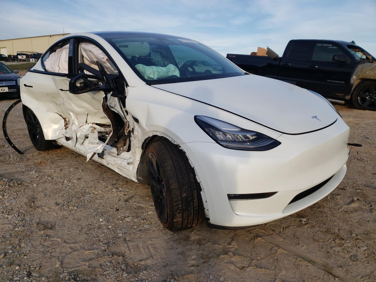 TESLA MODEL Y 2020 with VIN 5YJYGDEE7LF014588 - Photo from auction