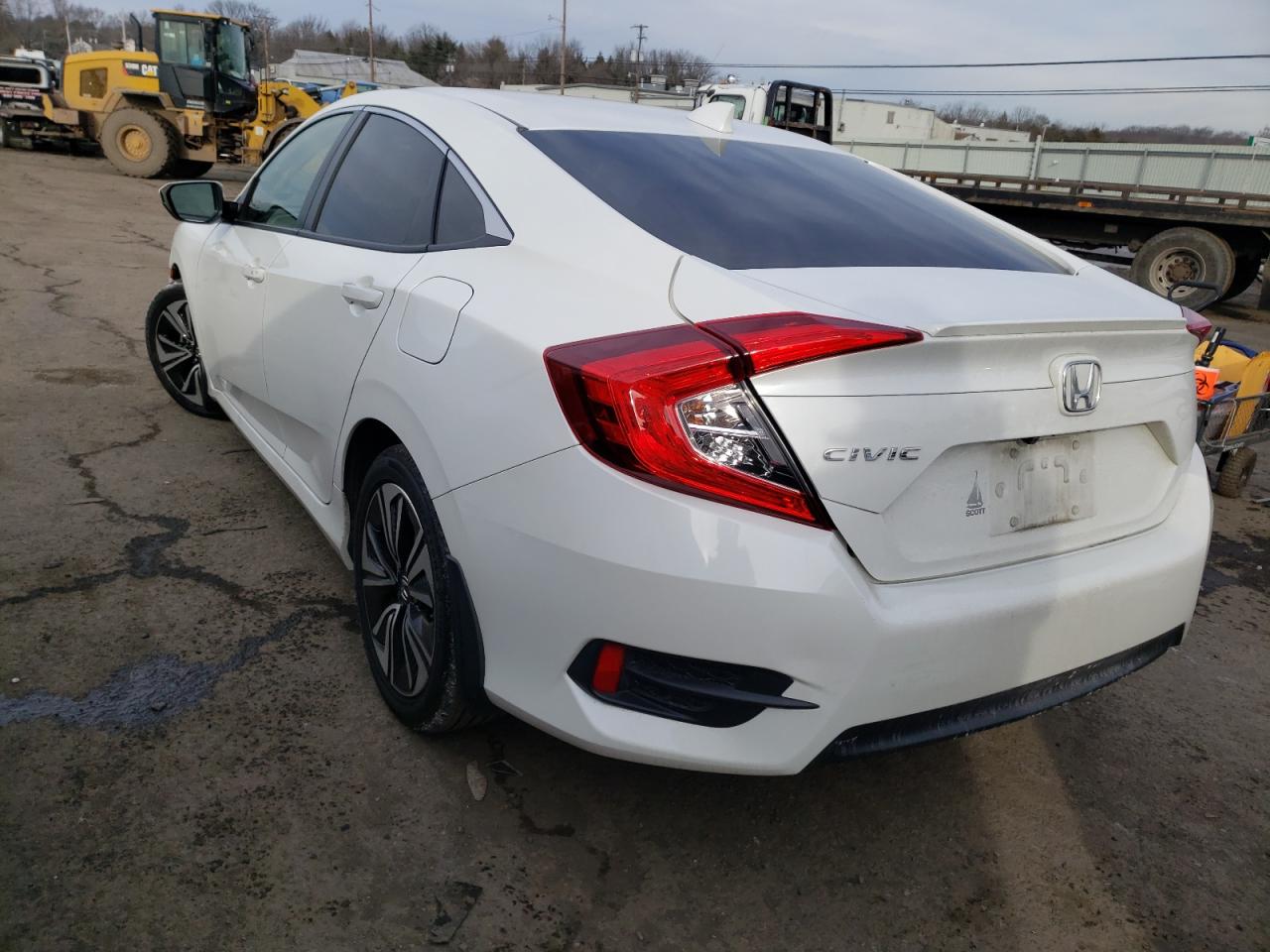 Photo 3 from auction – 2018 HONDA CIVIC EX with VIN JHMFC1F37JX008158