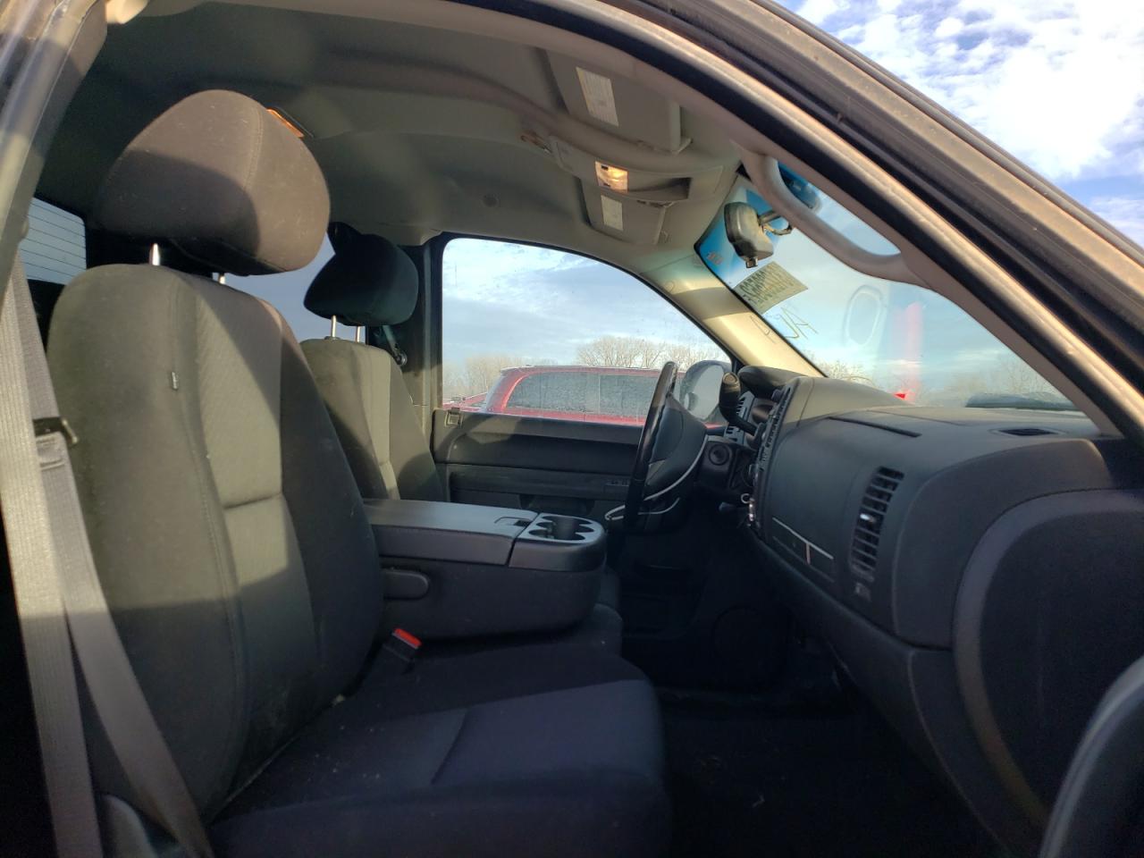 Photo 5 from auction – 2011 CHEVROLET SILVERADO with VIN 1GCRKSE30BZ298001