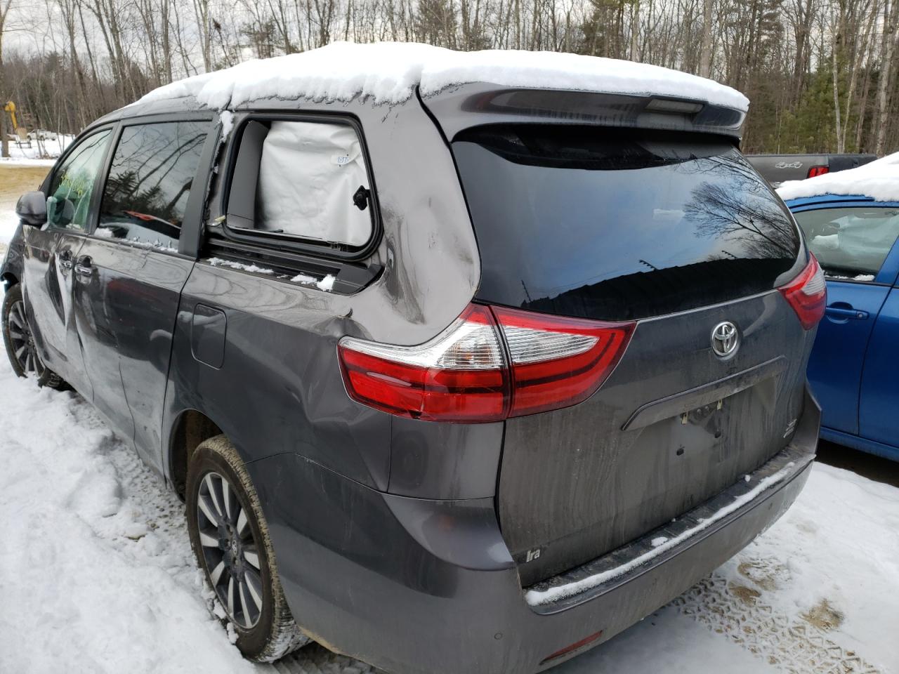 Photo 3 from auction – 2018 TOYOTA SIENNA XLE with VIN 5TDDZ3DC6JS204894