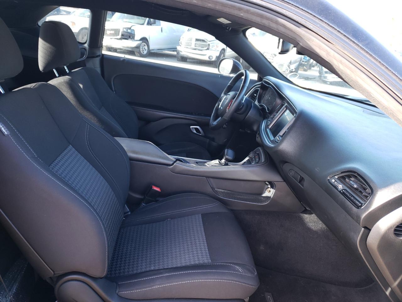 Photo 5 from auction – 2016 DODGE CHALLENGER with VIN 2C3CDZBT5GH275323