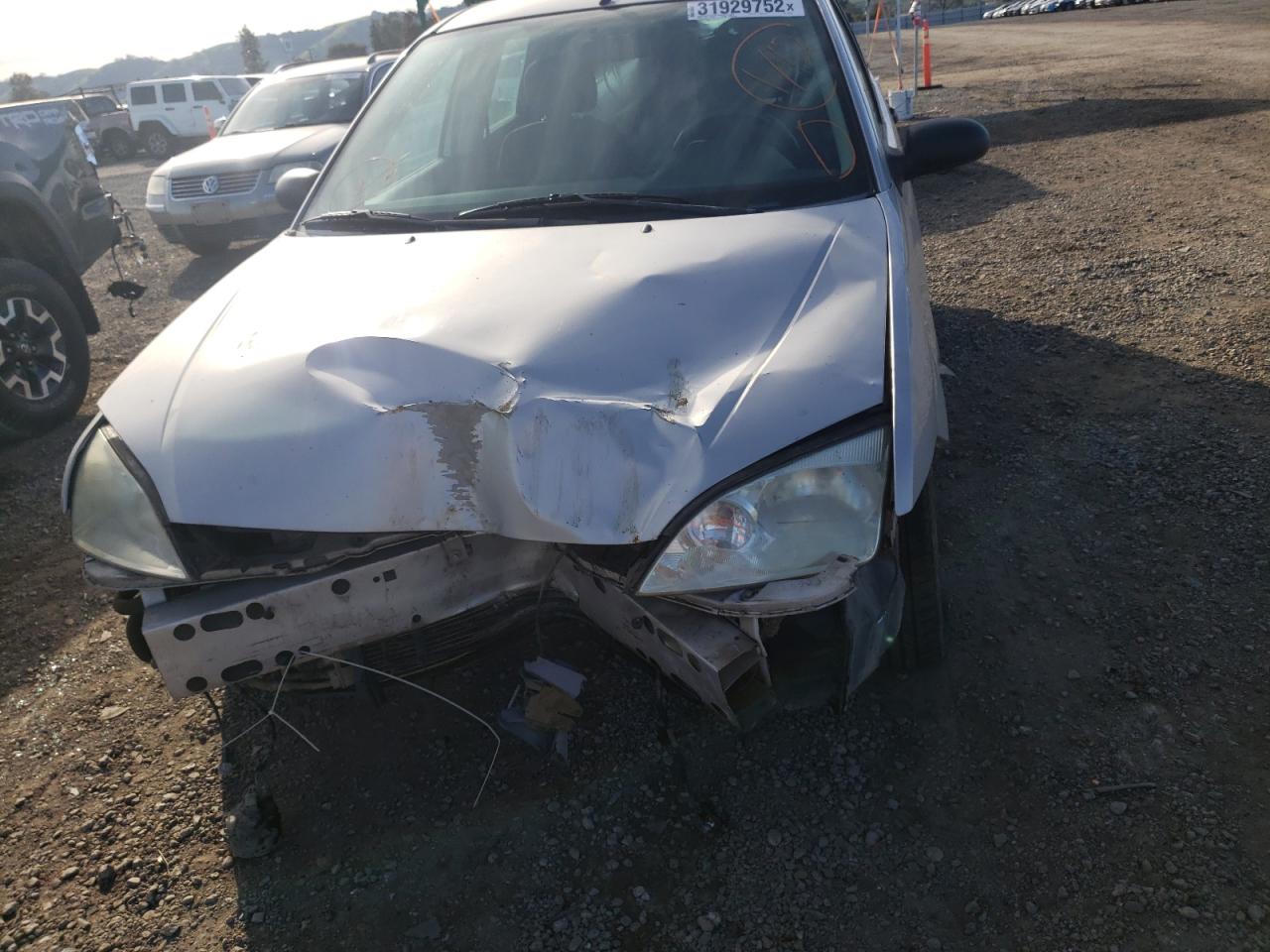 Photo 9 from auction – 2005 FORD FOCUS ZX5 with VIN 3FAFP37N95R139159