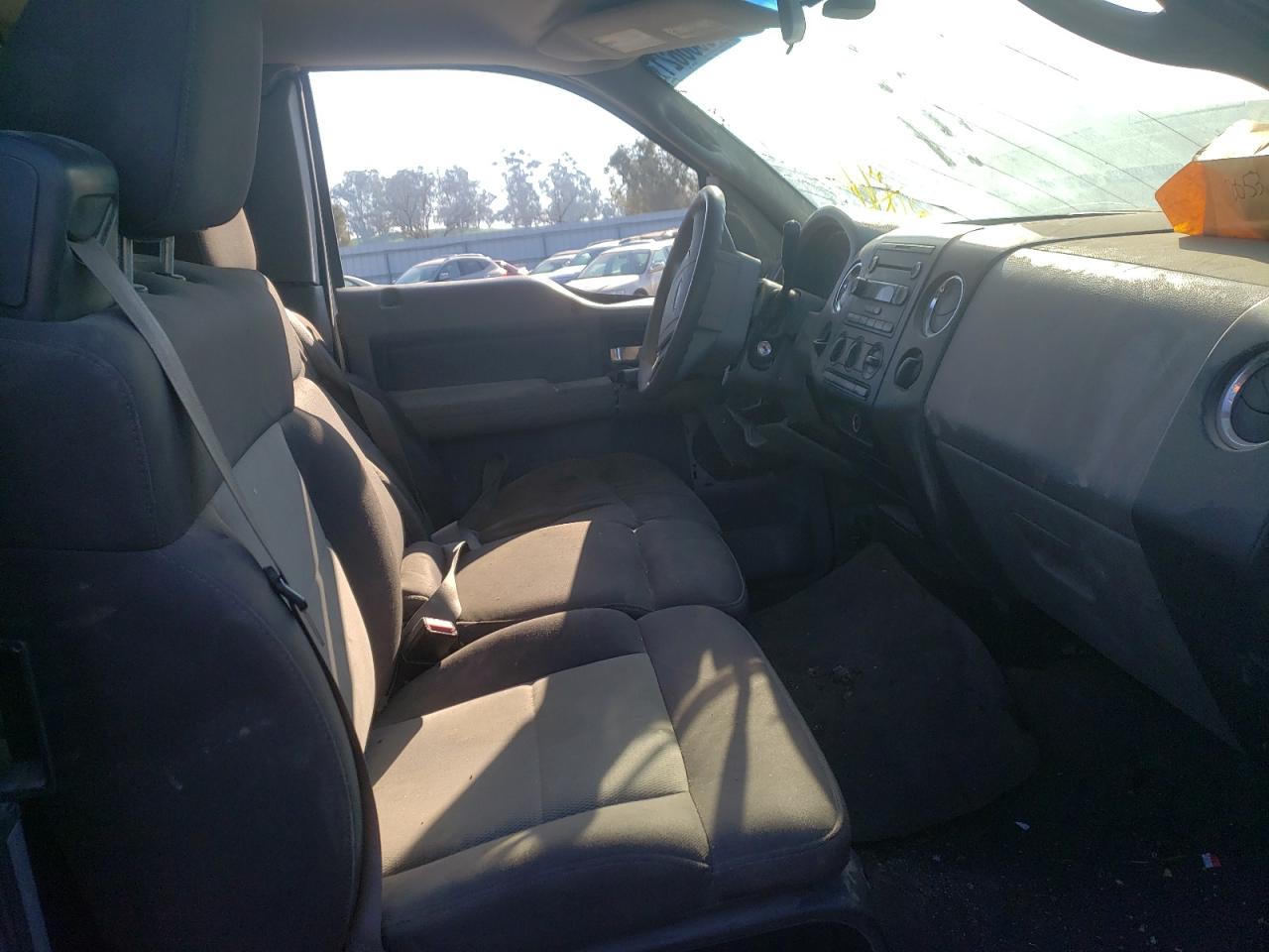 Photo 5 from auction – 2006 FORD F150 with VIN 1FTRX12W66KD93333