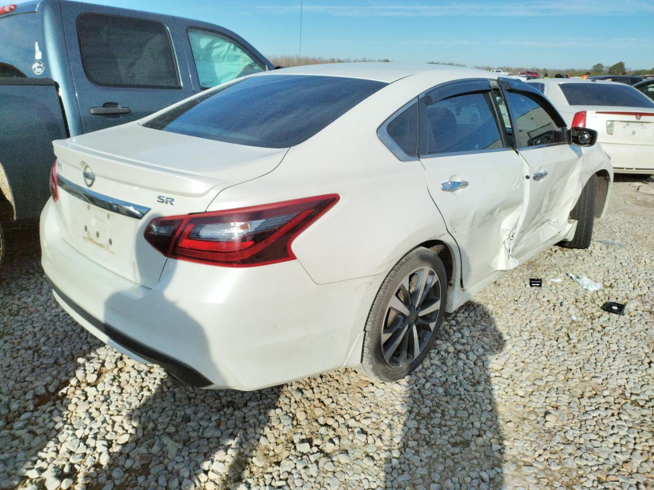 Photo 4 from auction – 2017 NISSAN ALTIMA 2.5 with VIN 1N4AL3AP1HC498251