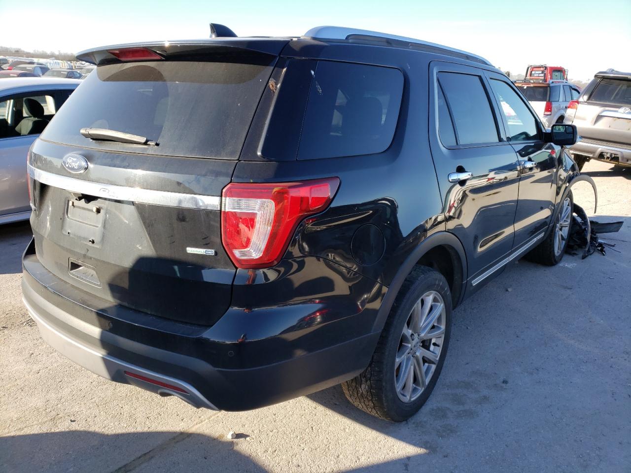 Photo 4 from auction – 2016 FORD EXPLORER L with VIN 1FM5K8F85GGA77438