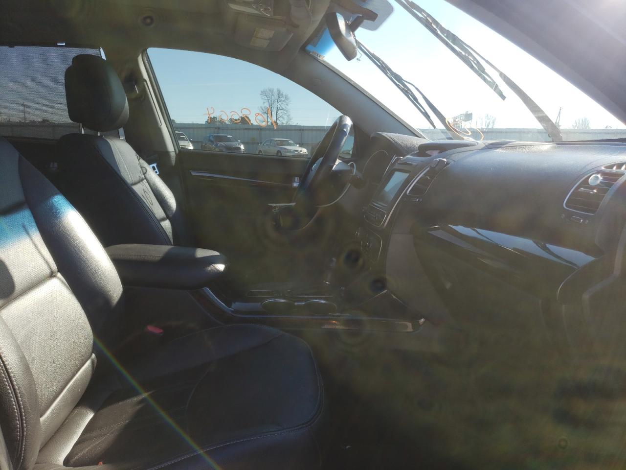 Photo 5 from auction – 2015 KIA SORENTO SX with VIN 5XYKW4A73FG586805