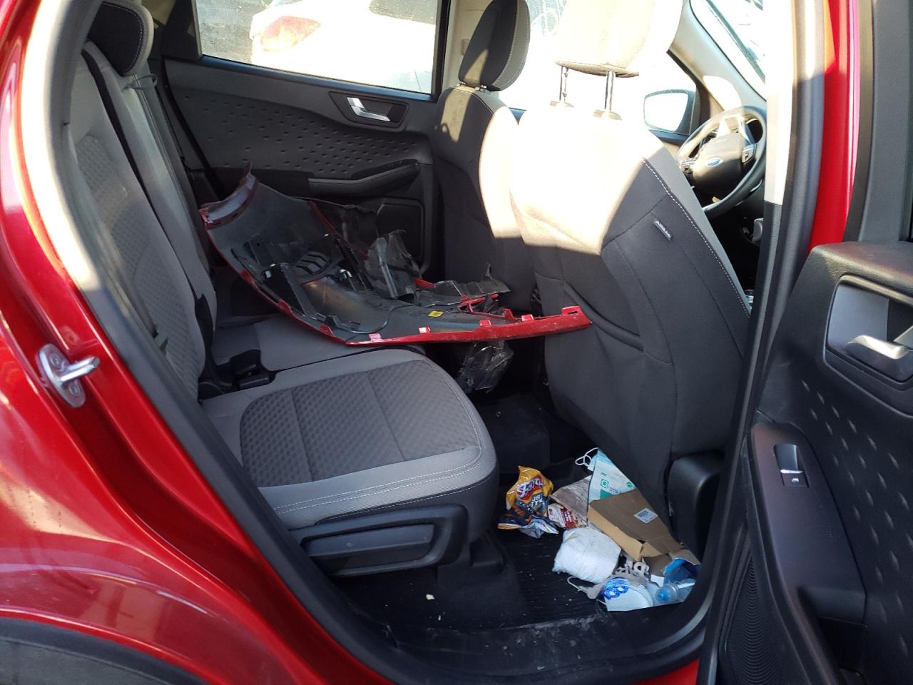 Photo 6 from auction – 2020 FORD ESCAPE SE with VIN 1FMCU0G64LUC29253