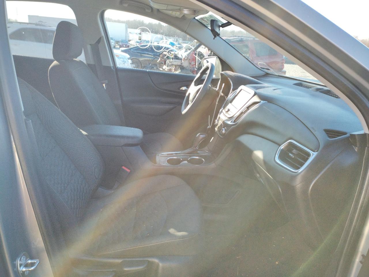 Photo 5 from auction – 2018 CHEVROLET EQUINOX LT with VIN 3GNAXJEV5JS646937