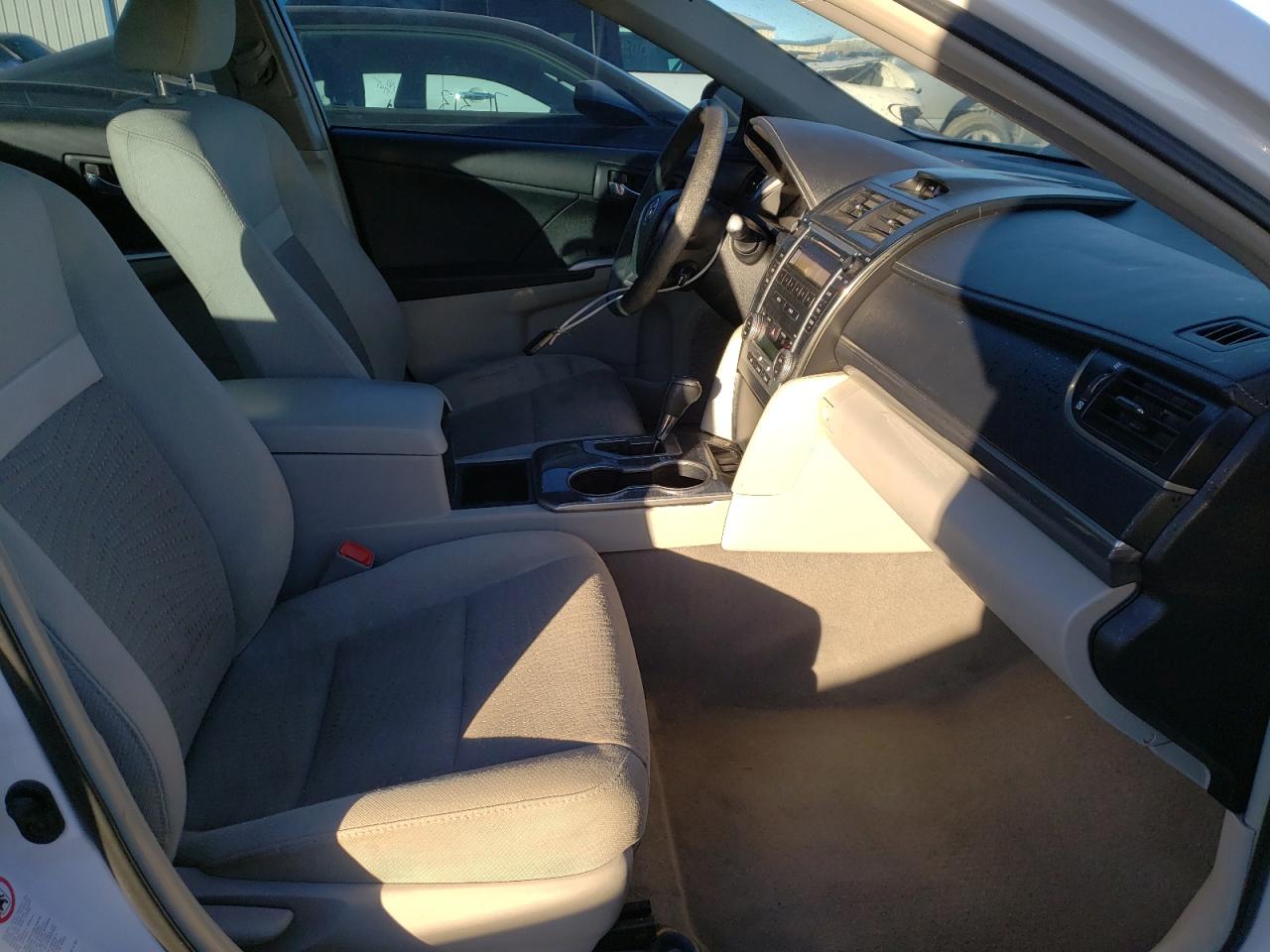 Photo 5 from auction – 2012 TOYOTA CAMRY HYBR with VIN 4T1BD1FK4CU030641