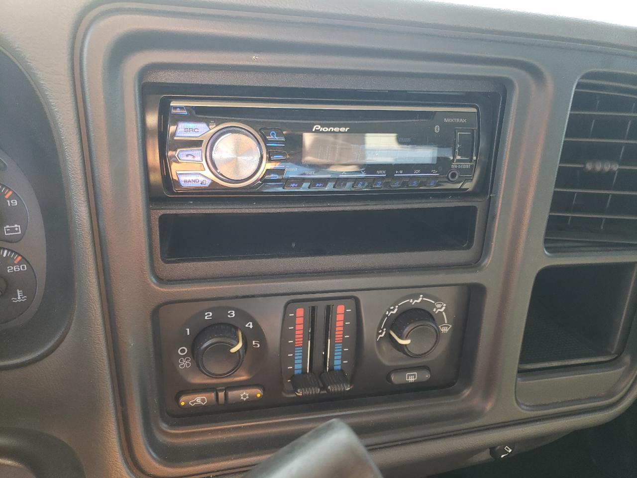 Photo 9 from auction – 2006 CHEVROLET SILVERADO with VIN 2GCEC13TX61118059