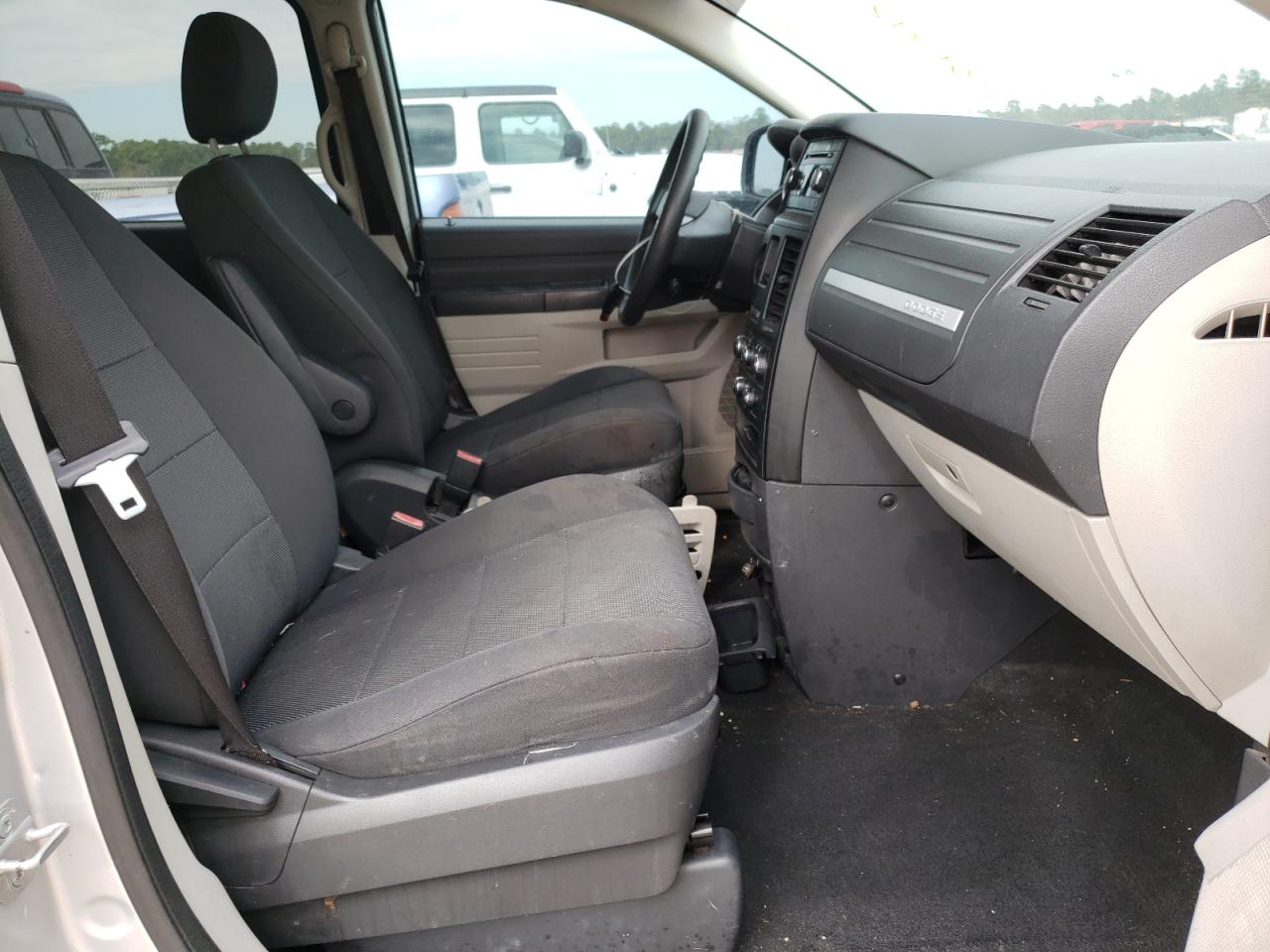 Photo 5 from auction – 2008 DODGE GRAND CARA with VIN 2D8HN44H08R746608
