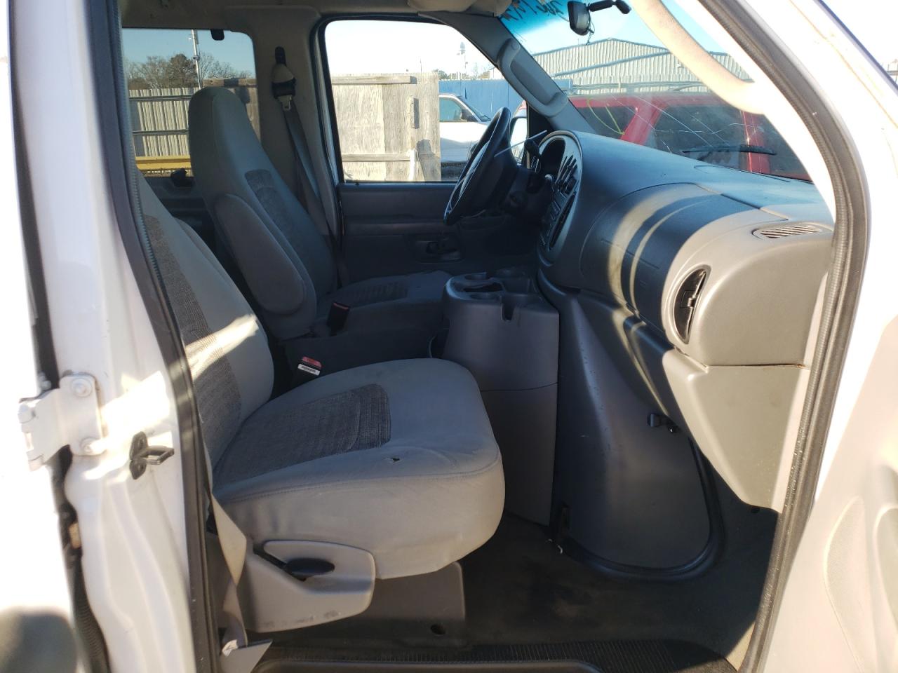 Photo 5 from auction – 2005 FORD ECONOLINE with VIN 1FBNE31L15HA98910