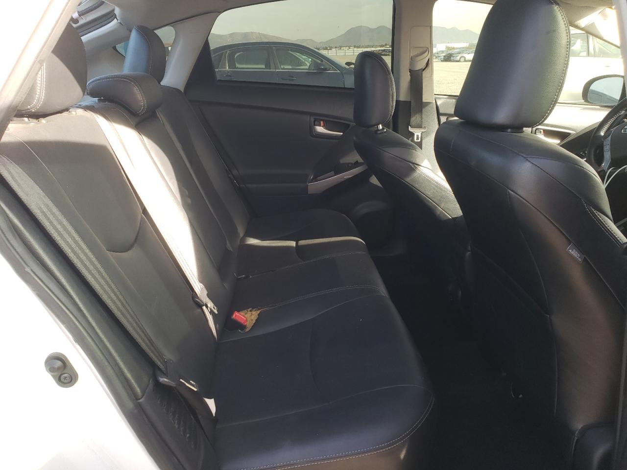 Photo 6 from auction – 2015 TOYOTA PRIUS with VIN JTDKN3DU7F0394968