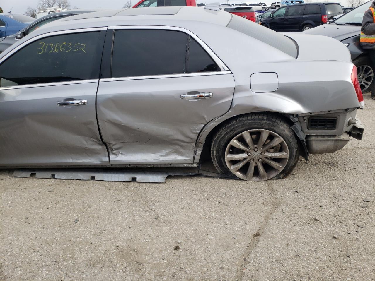 Photo 9 from auction – 2015 CHRYSLER 300C with VIN 2C3CCAKG1FH818575