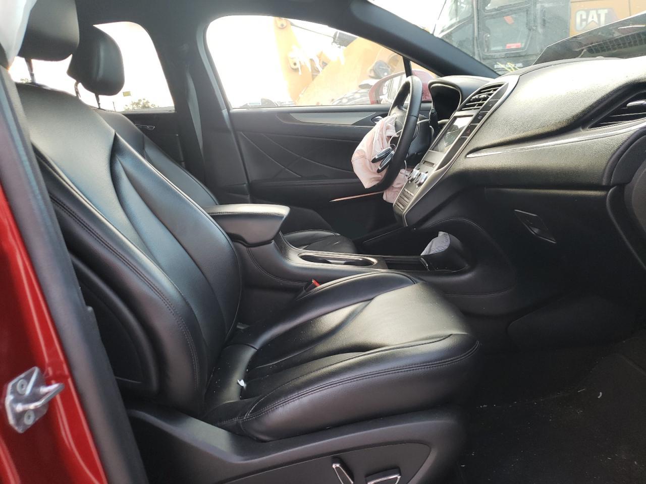 Photo 5 from auction – 2019 LINCOLN MKC with VIN 5LMCJ1C97KUL15148