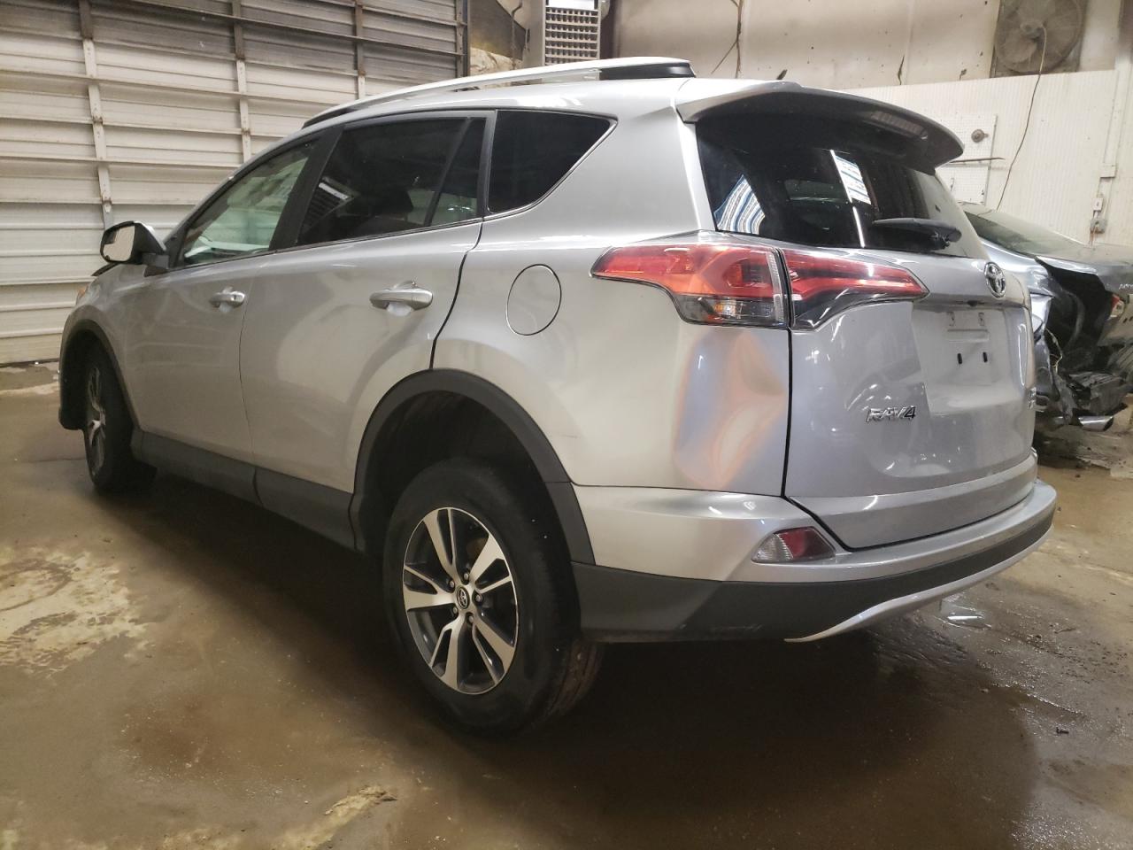 Photo 3 from auction – 2016 TOYOTA RAV4 XLE with VIN 2T3RFREV7GW489677