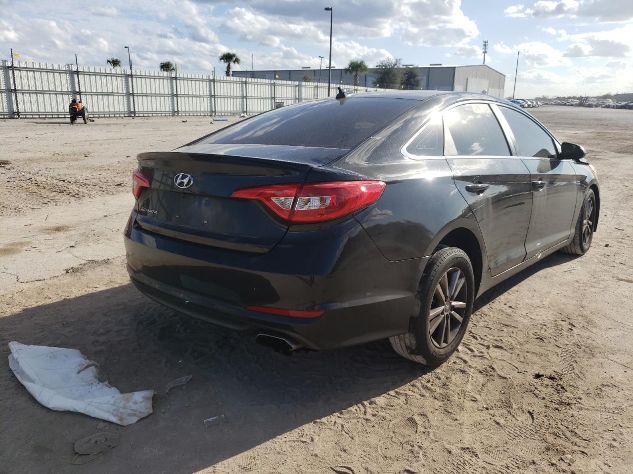 Photo 4 from auction – 2016 HYUNDAI SONATA SE with VIN 5NPE24AF3GH320128