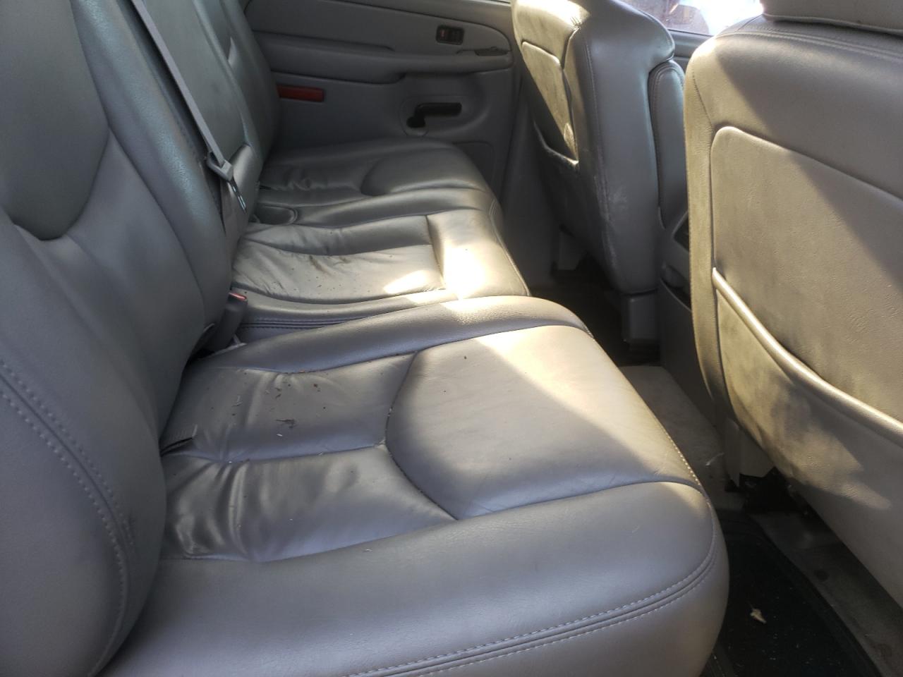 Photo 6 from auction – 2005 CHEVROLET SUBURBAN K with VIN 3GNFK16Z35G166376
