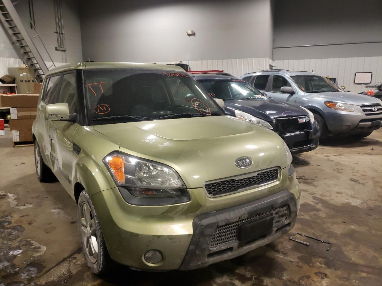 KIA SOUL + 2010 with VIN KNDJT2A22A7192344 - Photo from auction