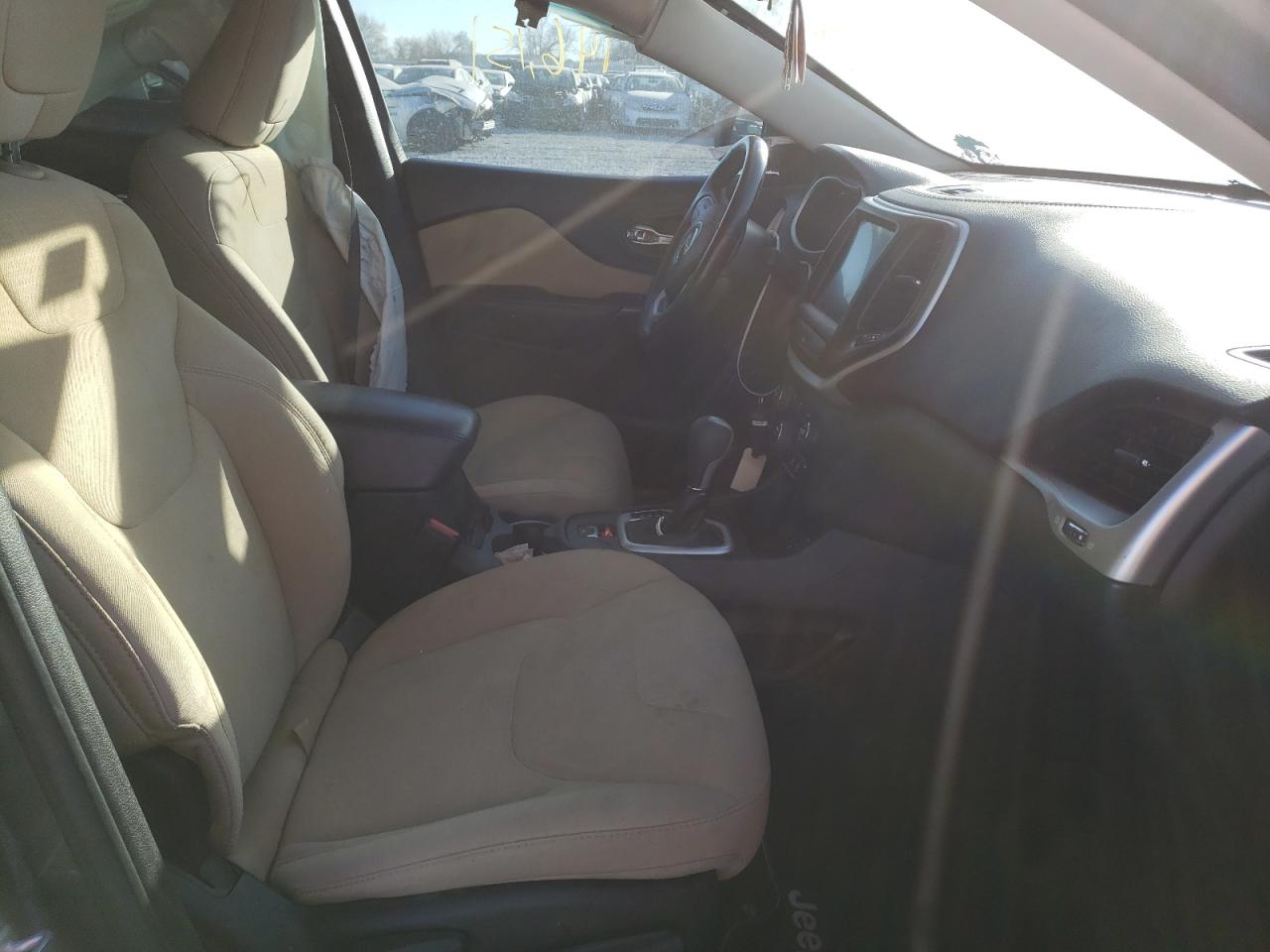 Photo 5 from auction – 2015 JEEP CHEROKEE L with VIN 1C4PJLCB8FW707444