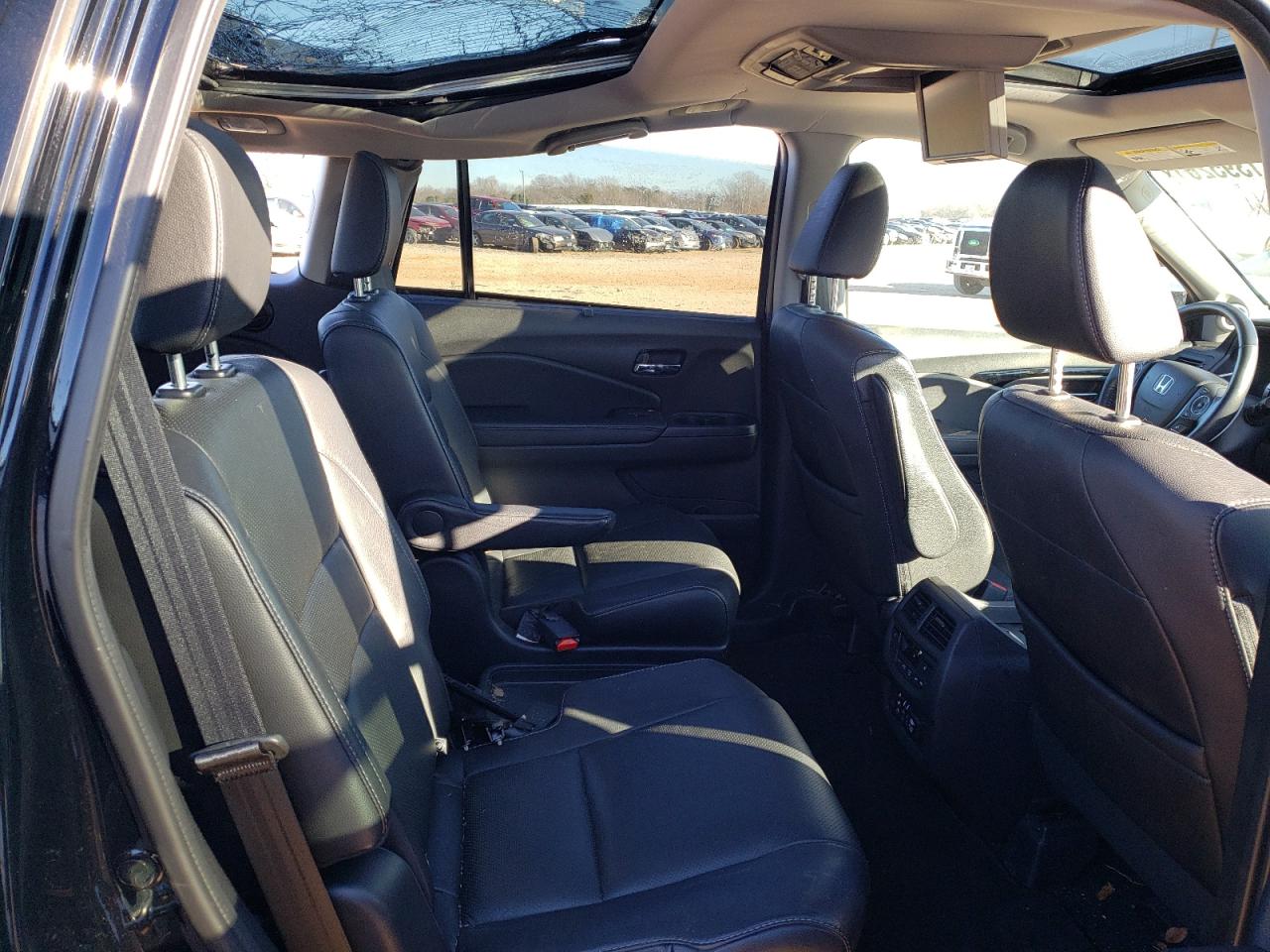 Photo 6 from auction – 2017 HONDA PILOT ELIT with VIN 5FNYF6H06HB037625