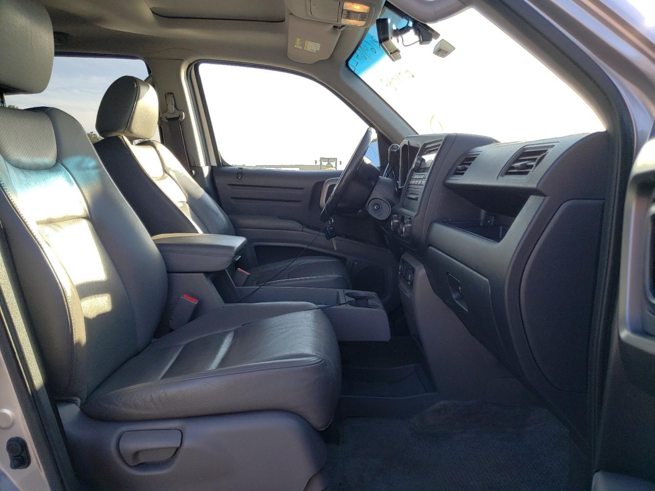 Photo 5 from auction – 2012 HONDA RIDGELINE with VIN 5FPYK1F58CB001089