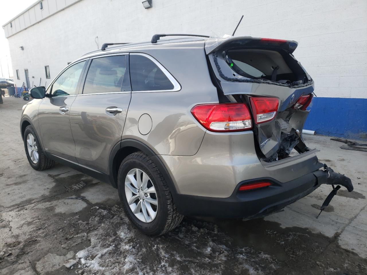 Photo 3 from auction – 2017 KIA SORENTO LX with VIN 5XYPGDA55HG190489