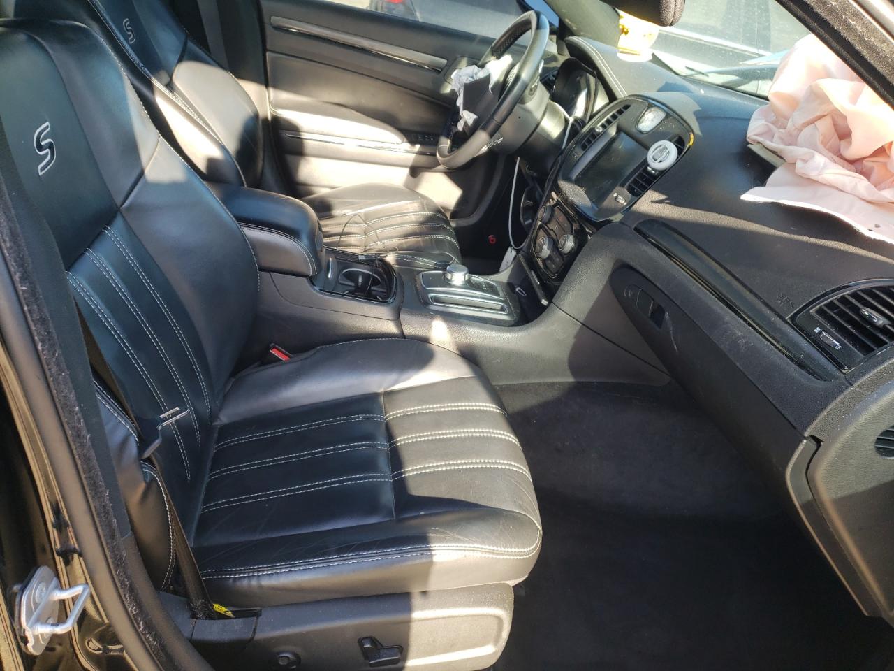 Photo 5 from auction – 2016 CHRYSLER 300 S with VIN 2C3CCABG4GH123718