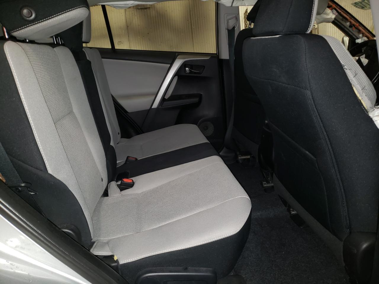Photo 6 from auction – 2016 TOYOTA RAV4 XLE with VIN 2T3RFREV7GW489677