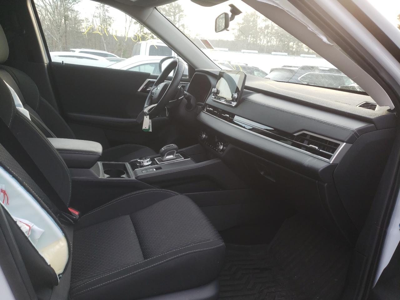 Photo 5 from auction – 2022 MITSUBISHI OUTLANDER with VIN JA4J4TA89NZ012885