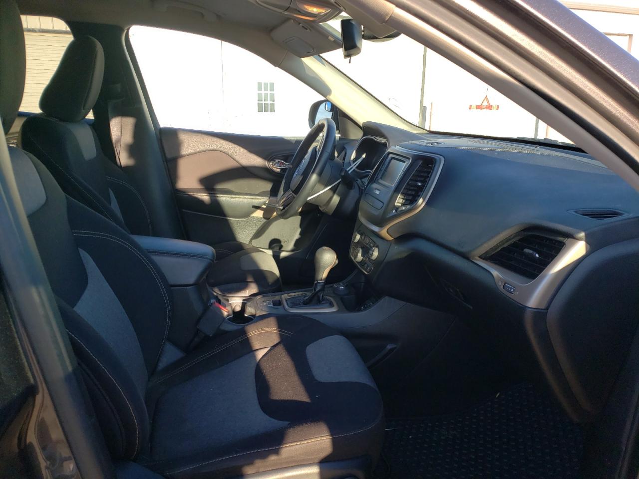 Photo 5 from auction – 2018 JEEP CHEROKEE with VIN 1C4PJMCX3JD509294